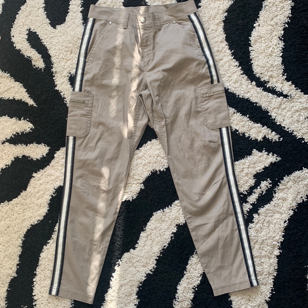 NWOT Athleta Summit Beige Cargo Pants Navy White and Olive Green Stripes Size 2